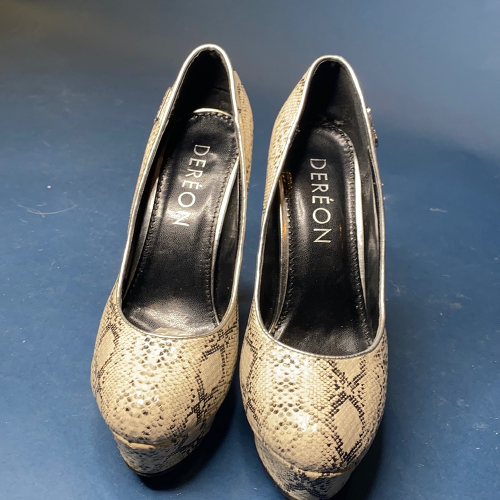 Dereon Pumps